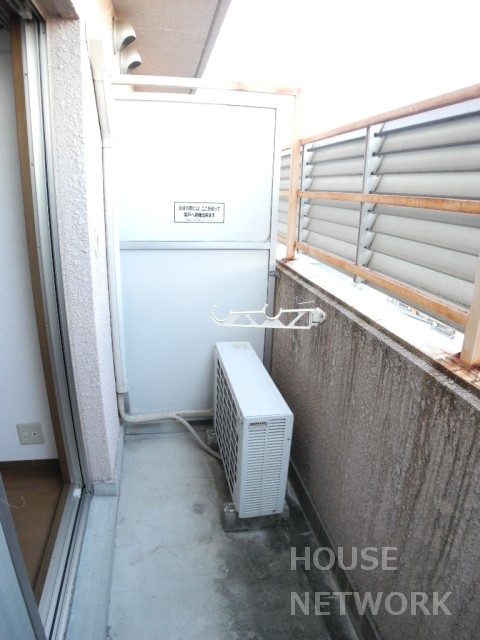 バルコニー　女子専用マンション。水道代込みです。