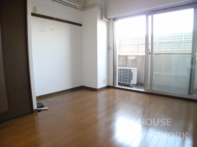 居室・リビング　女子専用マンション。水道代込みです。