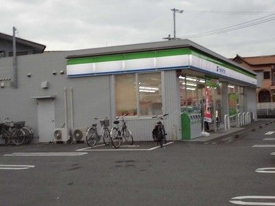 コンビニ　ファミリーマート清水清開南店（コンビニ）まで300m