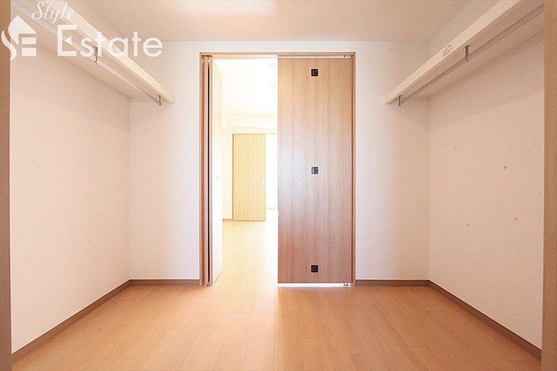 収納　ウォークスルークローゼット