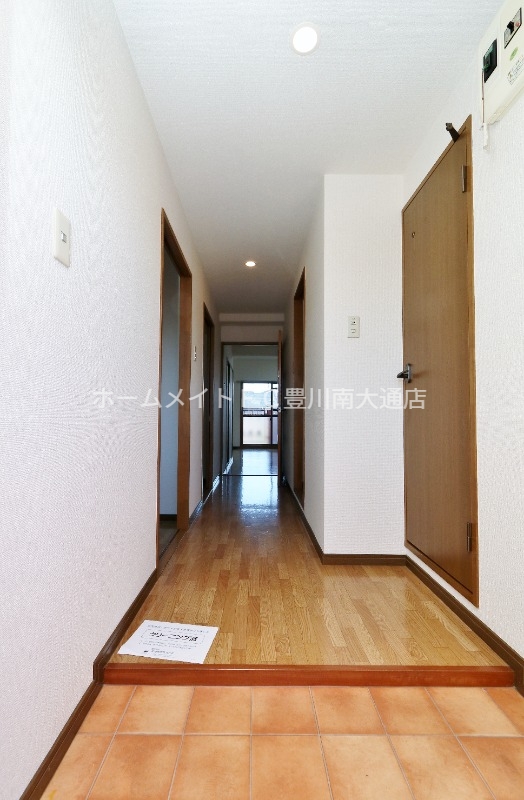 玄関　同型別部屋写真