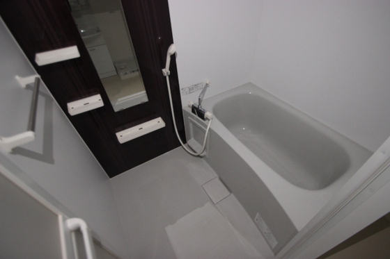 バス・シャワールーム　※別部屋の写真です