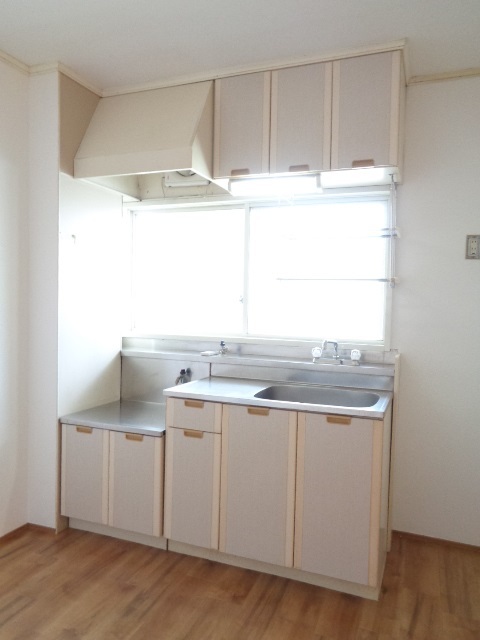 キッチン　窓があり換気も良好