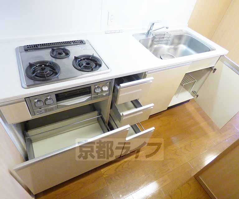 キッチン　収納スペースたくさんあります。