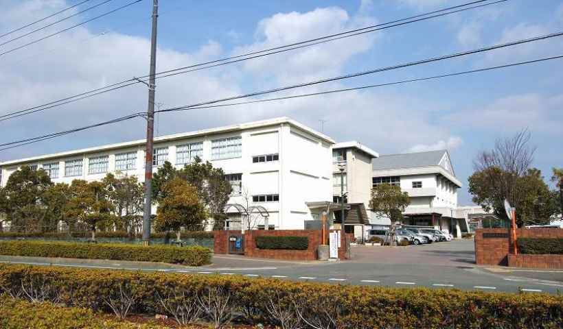 中学校　城東中学校（中学校）まで785m