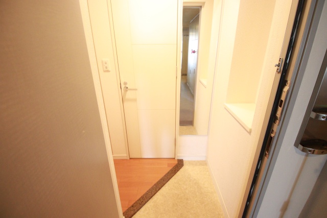 玄関　※別室の参考写真の為、現況優先です。