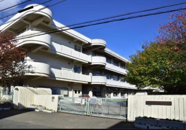 小学校　相模原市立淵野辺東小学校（小学校）まで747m