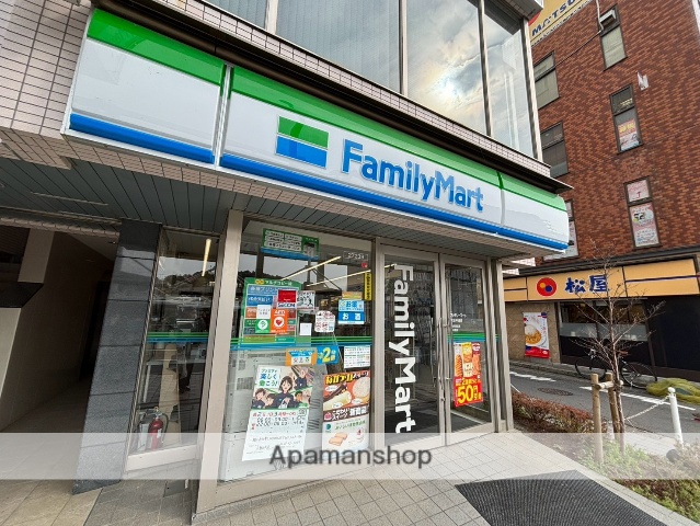 コンビニ　ファミリーマート（コンビニ）まで1329m