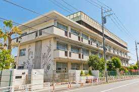 小学校　横浜市立緑小学校（小学校）まで494m