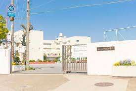 中学校　横浜市立鴨居中学校（中学校）まで848m