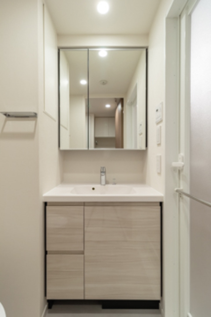 洗面設備　※写真は同タイプ住戸です。