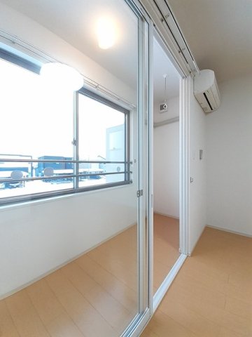 その他部屋・スペース　サンルーム。雨の日や冬でも安心して洗濯物が干せます！