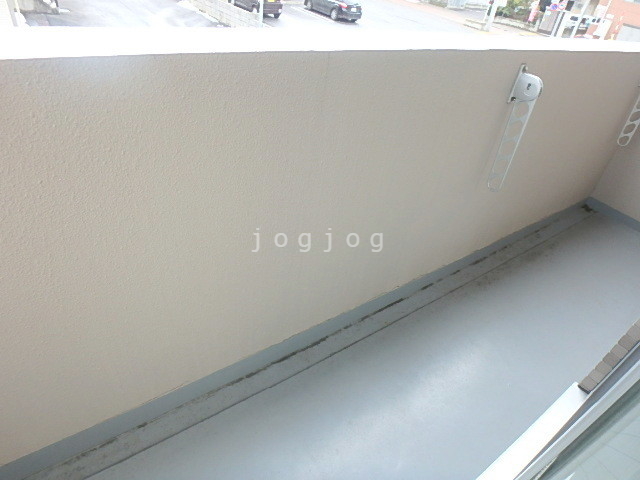 バルコニー　夏は天日干しも可能