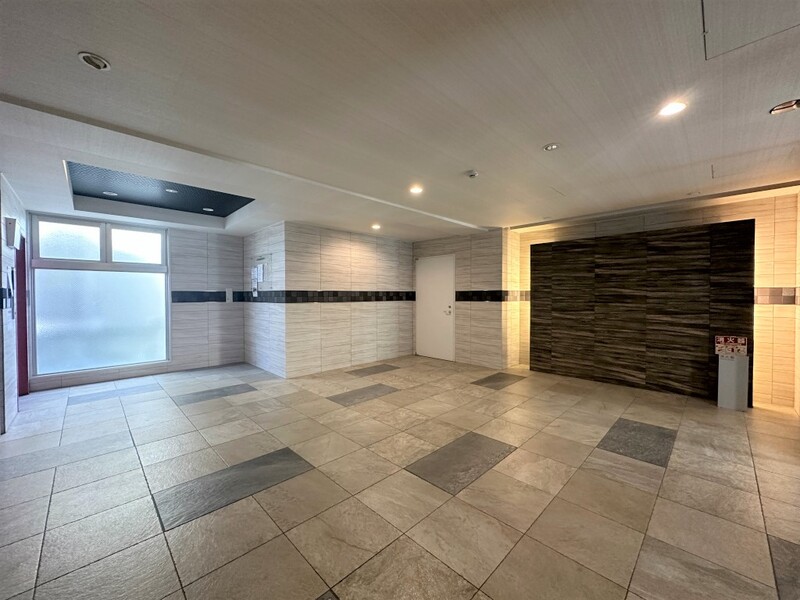 エントランス　落ち着いたエントランスです