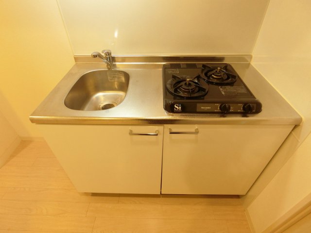 キッチン　コンパクトなキッチンで掃除もラクラク