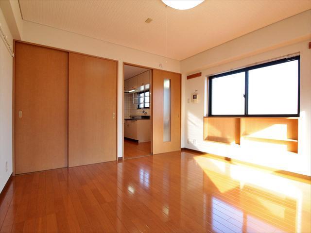 居室・リビング　松山市緑町　グリーンパレス　リビング