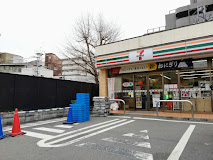 コンビニ　セブンイレブン（コンビニ）まで281m