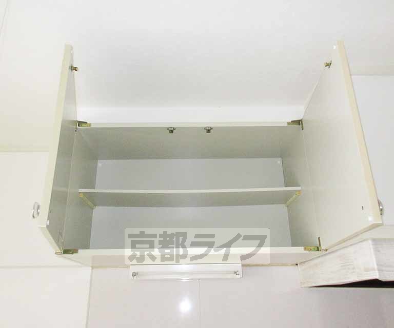 収納　キッチン上に収納があり、便利です！