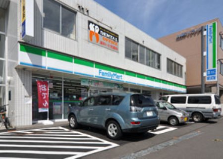コンビニ　ファミリーマート札幌豊平6条8丁目店（コンビニ）まで220m