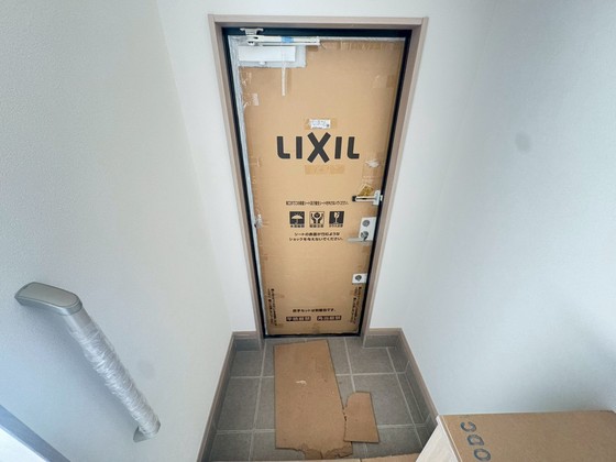 玄関　※別部屋の写真です。