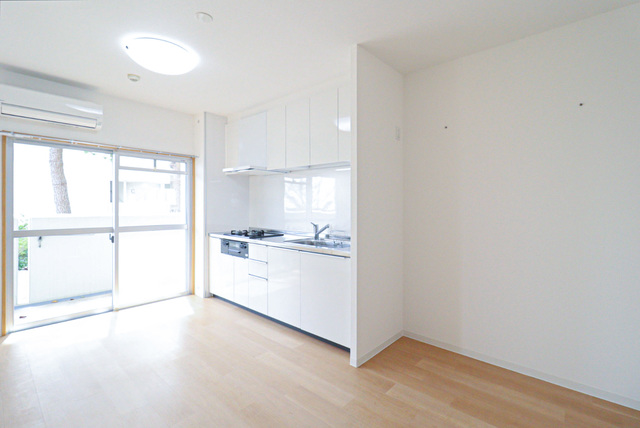 居室・リビング　ダイニング・キッチンにはエアコンが設置されています