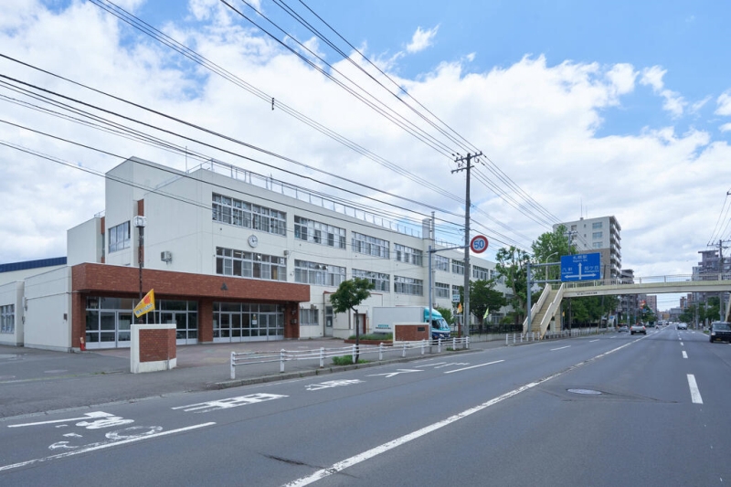小学校　札幌市立宮の森小学校（小学校）まで775m