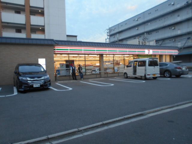 コンビニ　セブンイレブン葛野大路花屋町店（コンビニ）まで131m