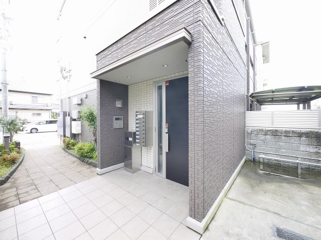 エントランス　オートロック付きで安心です。