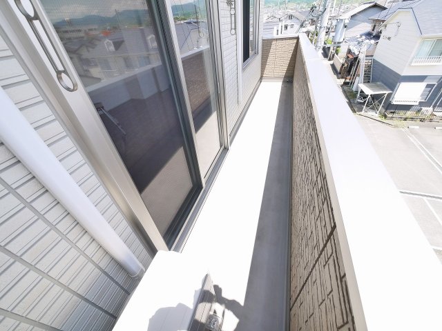 バルコニー　お洗濯にも便利なバルコニー付き
