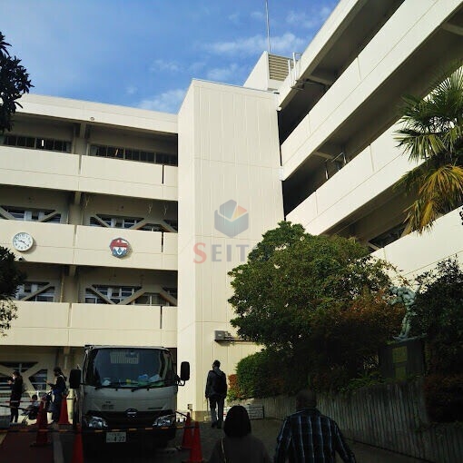 小学校　片山小学校（小学校）まで908m