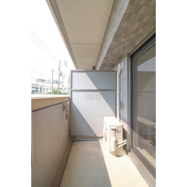 バルコニー　外からの目が気にならないバルコニーで洗濯物が干せます