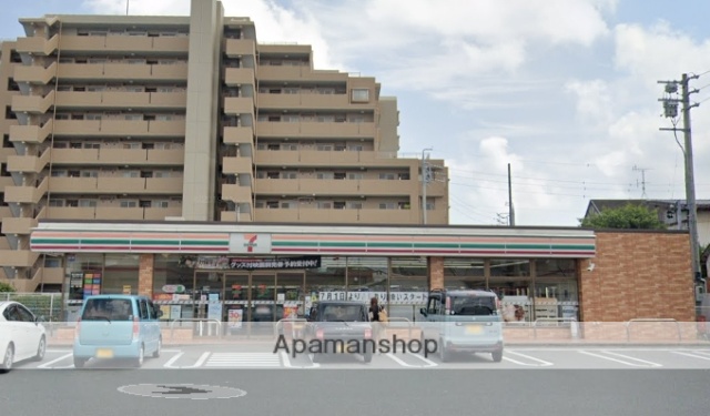 コンビニ　セブンイレブン（コンビニ）まで656m