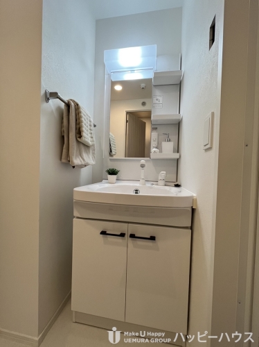 洗面設備　２０３号室の写真です（モデルルーム設置中）※ご入居の際には家