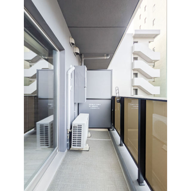 バルコニー　暖かな日差しのふりそそぐバルコニー