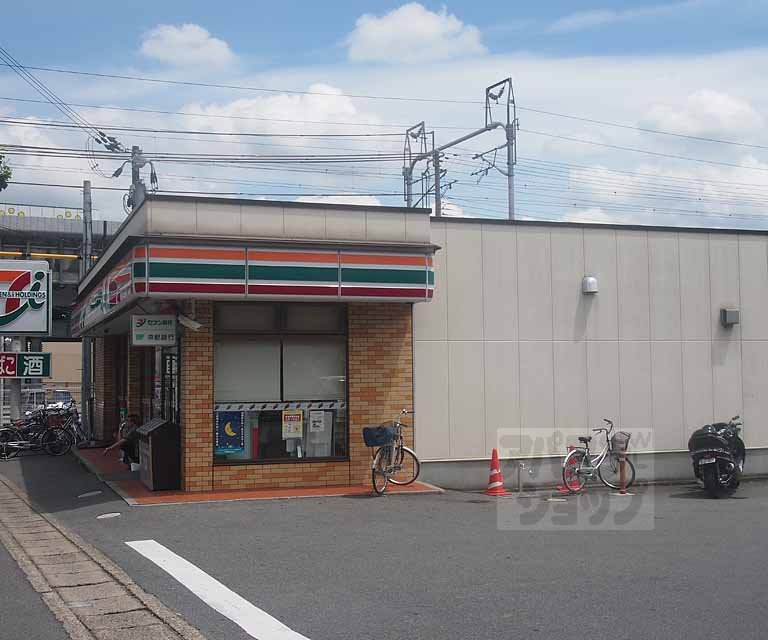 コンビニ　セブンイレブン京都上久世店（コンビニ）まで450m