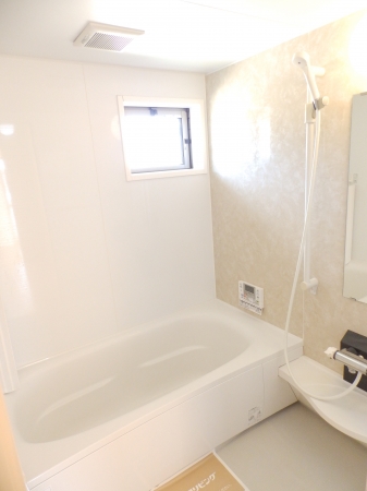 バス・シャワールーム　コンパクトで使いやすいお風呂です