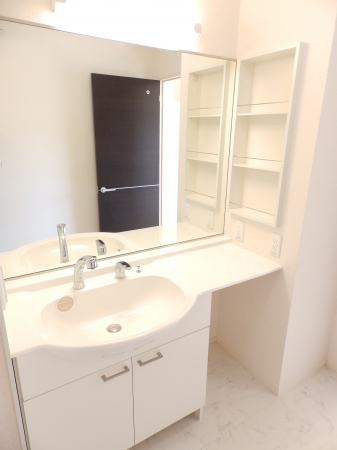 洗面設備　スペースが確保できる洗面所です