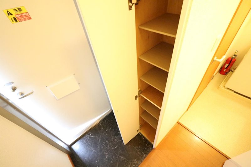 玄関　※別のお部屋の写真です