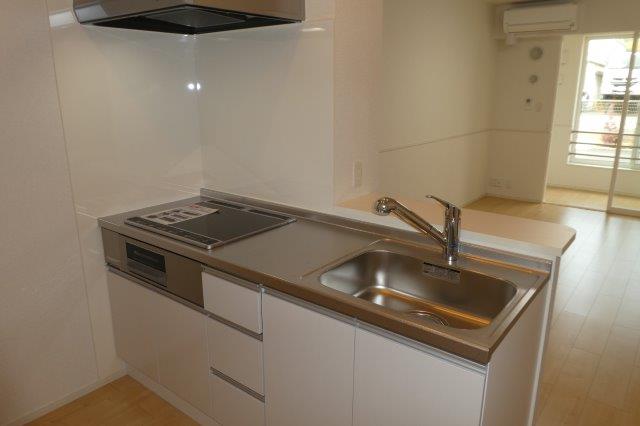 キッチン　3口IHコンロ付きシステムキッチン