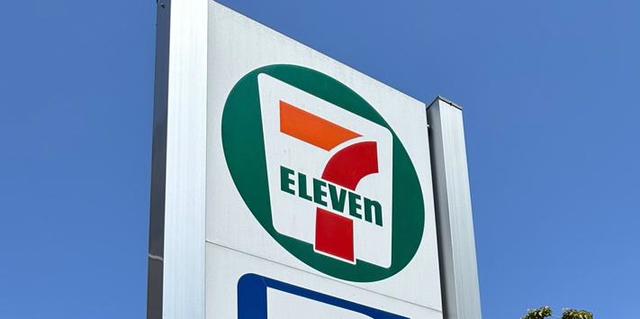 コンビニ　セブンイレブン稲城大丸西店（コンビニ）まで462m