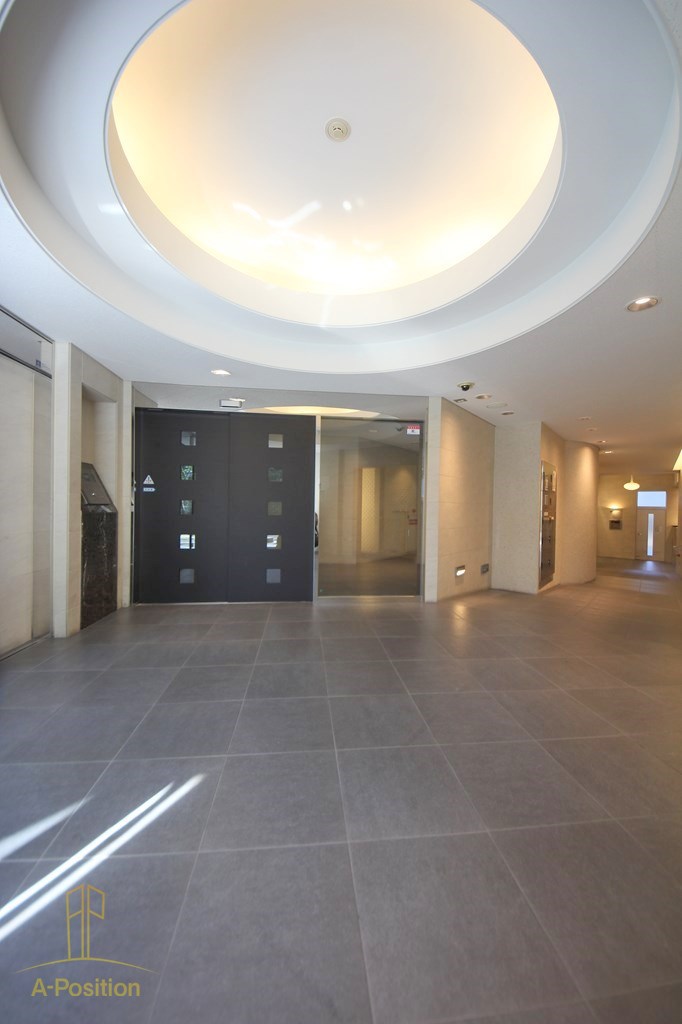 エントランス　グランルージュ谷町六丁目