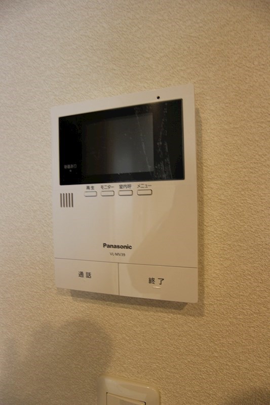 セキュリティ　モニター付きインターホンで、来客者の確認も可能です。