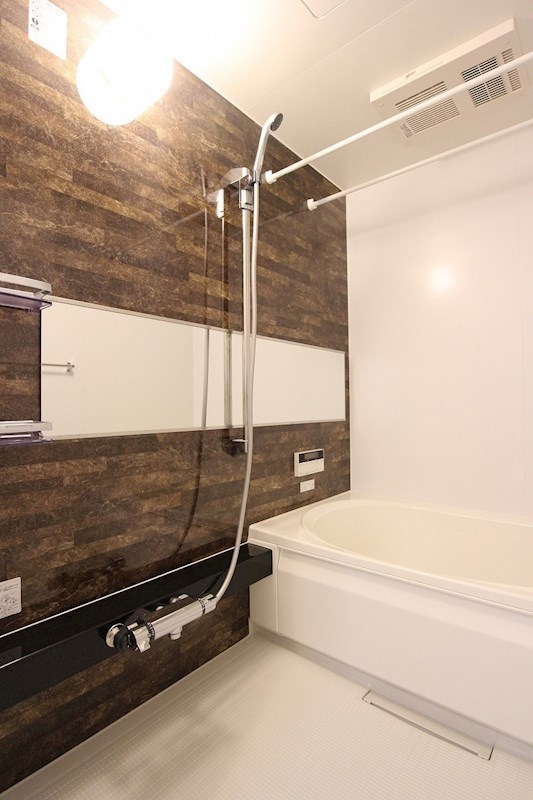 バス・シャワールーム　まるで高級ホテルかのような憧れるお風呂です。