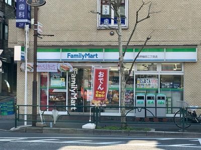 コンビニ　ファミリーマート 西早稲田二丁目店（コンビニ）まで67m