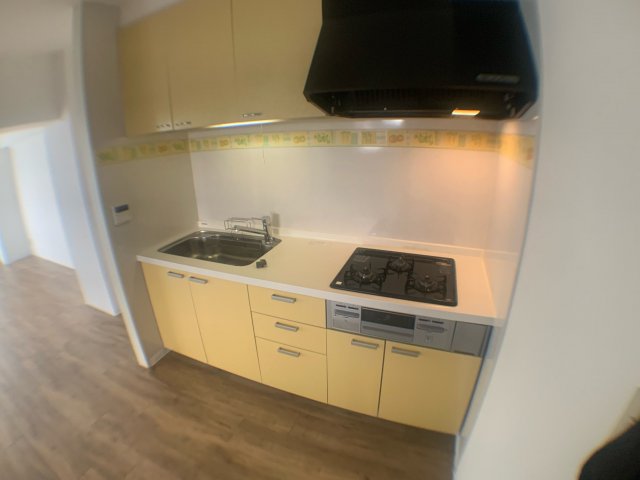 キッチン　3口ガスコンロ付で機能的なキッチンです！