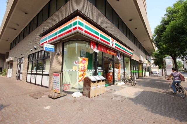 コンビニ　セブンイレブン（コンビニ）まで250m