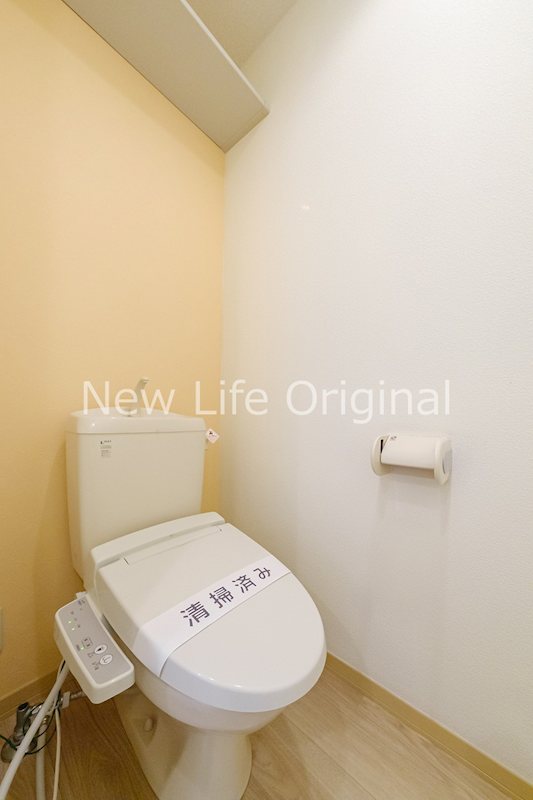 トイレ　あると嬉しい温水洗浄便座付きです☆