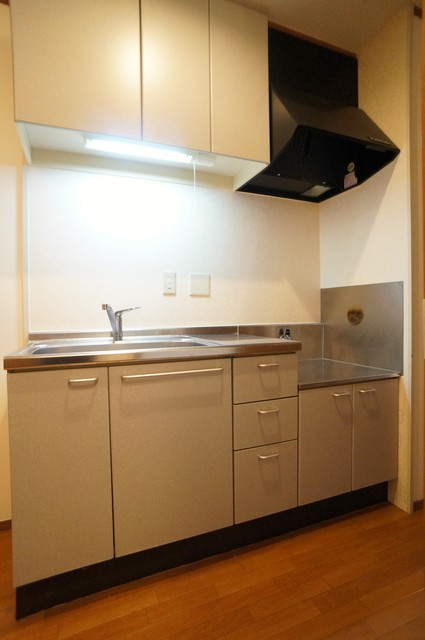 キッチン　上下収納豊富・調理スペースあり！使い勝手の良いキッチンです♪