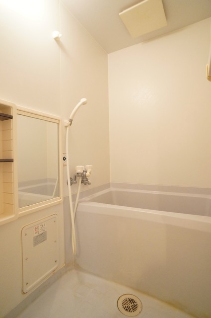 バス・シャワールーム　バストイレ別！湯船につかることで日頃の疲れを癒せます♪