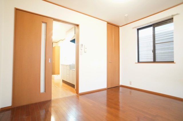 その他部屋・スペース　上品なフローリング仕上げの洋室です！